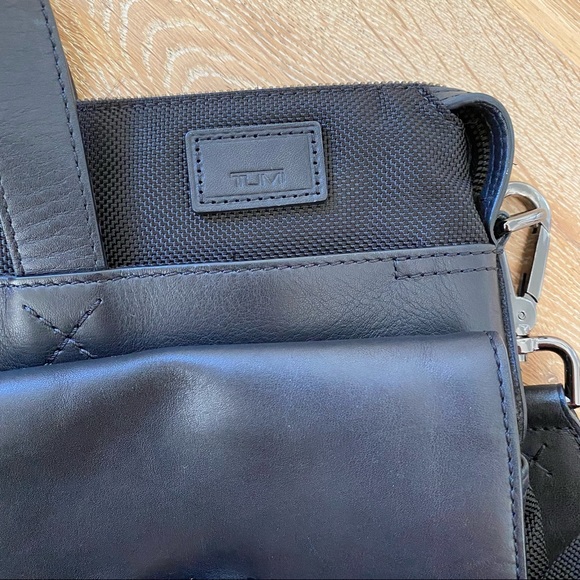 Tumi Santa Monica Whitfield Helmet Leather Nylon Tote Messenger Carry Bag - Picture 8 of 12